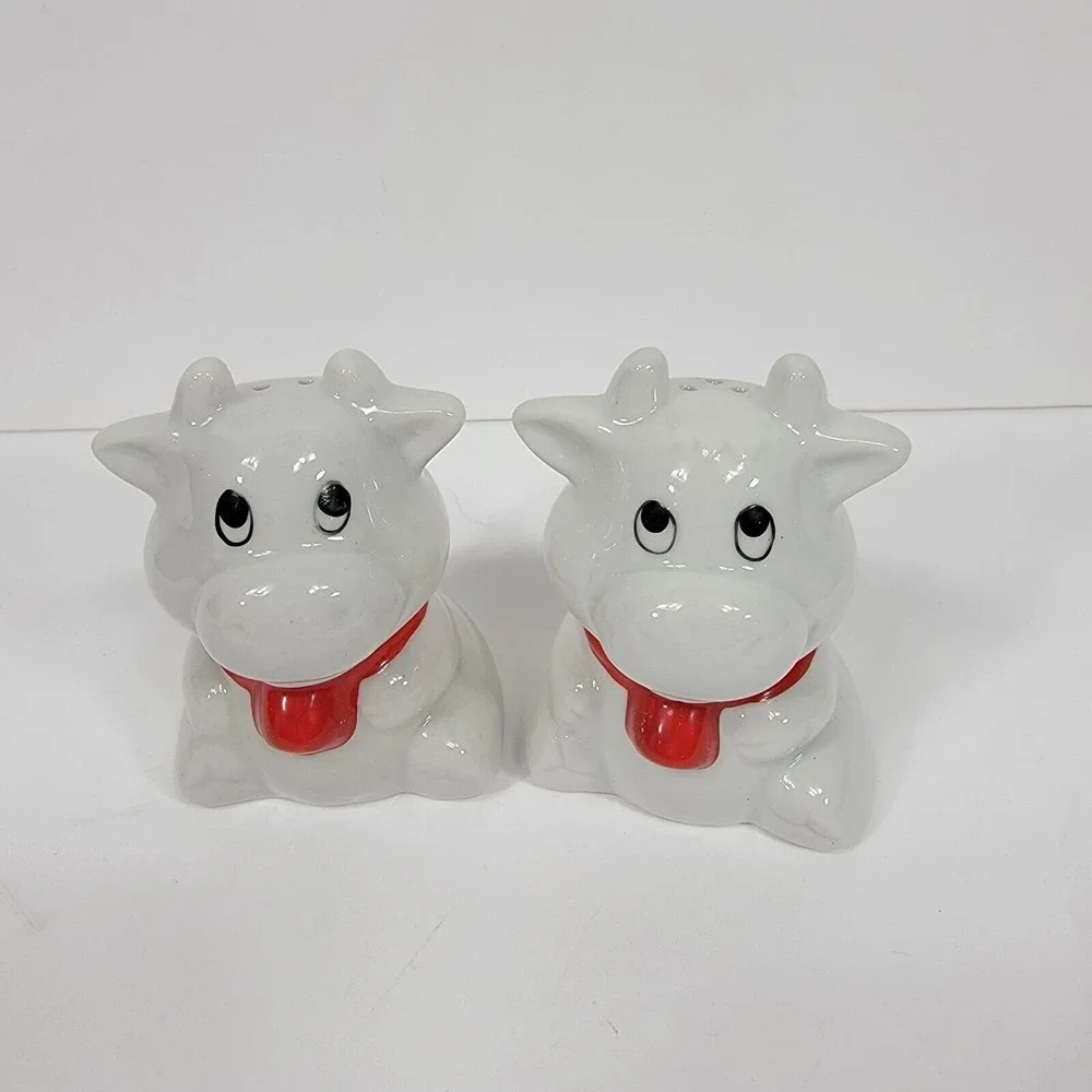 Unbranded Set of Cow Salt‎ and Pepper Shakers with Box